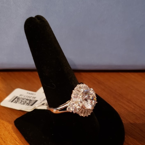 White stones in rhodium over Sterling Silver Cocktail ring SZ 10 - Picture 2 of 3